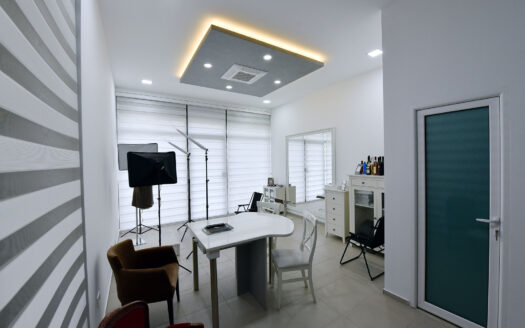 Photographer’s Studio, Office Space, Stari aerodrom