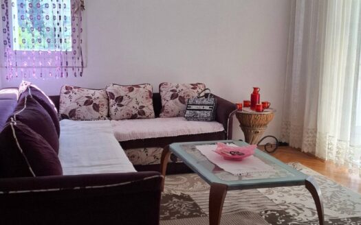 Dvosoban stan za izdavanje, Blok 5, Podgorica