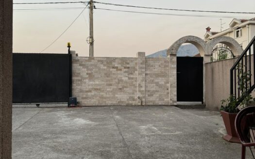 Kuća na prodaju, Zlatica, Podgorica