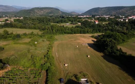 Plac na prodaju, Spuž